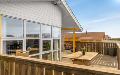 Aarthi - 300M from the Sea: Wood, Architecture, Porch, Composite Material, Wood Stain, Home, Hardwood, Deck, Plank, Balcony