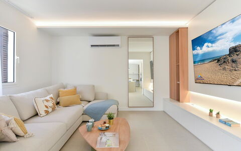 Red Rocks: Wall, Interior Design, Couch, Flooring, Furniture, Floor, Living Room, Apartment, Ceiling, Room