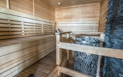 Anttoora C-Sauna: Sauna, Ceiling, Hardwood, Natural Material, Wood Stain, Plank, Design, Lumber, Tile