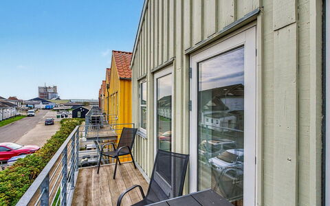 Leefke - 200M from the Sea: Siding, Walkway, Balcony