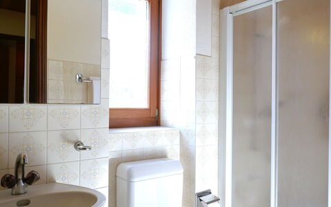 Ca' Angiulin: Bathroom Sink, Wall, Plumbing Fixture, Flooring, Bathroom, Interior Design, Floor, Sink, Wood, Tap