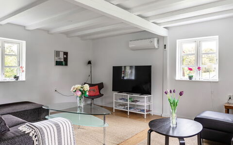 Guttamåla: Furniture, Interior Design, Couch, Flooring, Wall, Floor, Living Room, Ceiling, Table, Home