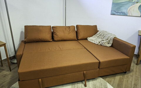 Bergzeit-Stoder: Couch, Floor, Living Room, Sofa Bed, Hardwood, Wood Flooring
