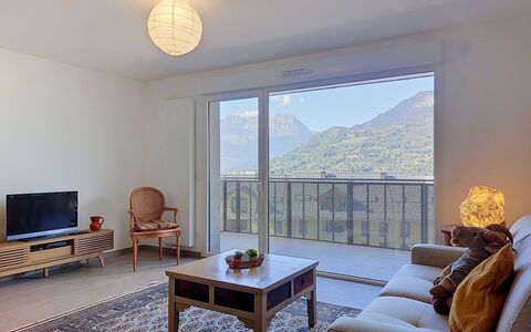 Alp'In: Furniture, Flooring, Interior Design, Ceiling, Floor, Room, Living Room, Apartment, Wood Flooring, Couch