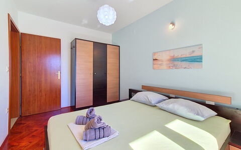 Marina 115: Interior Design, Floor, Flooring, Bedroom, Wood, Bed, Furniture, Ceiling, Room, Bedding