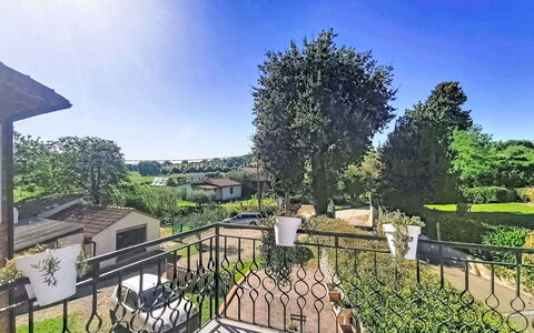 Le Fonti Terrazza: Garden, Fence, Estate, Lawn, Landscaping, Suburb, Yard, Balcony, Backyard, Home Fencing