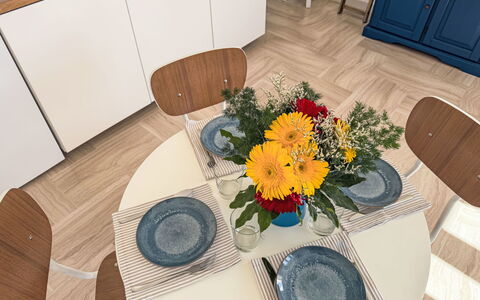 A Casa di Ara: Furniture, Tableware, Flooring, Table, Interior Design, Dining Room, Wood, Kitchen & Dining Room Table, Floor, Textile