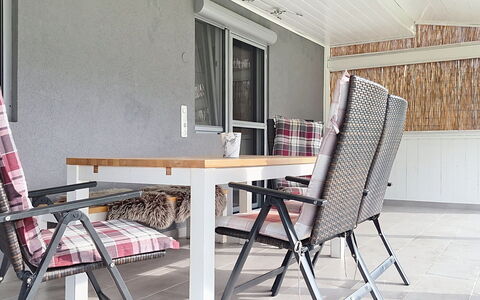 Reiter: Furniture, Interior Design, Flooring, Ceiling, Floor, Chair, Room, Lighting, Table, Kitchen & Dining Room Table