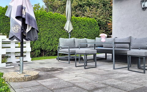 Reiter: Furniture, Interior Design, Flooring, Ceiling, Floor, Chair, Room, Lighting, Table, Kitchen & Dining Room Table