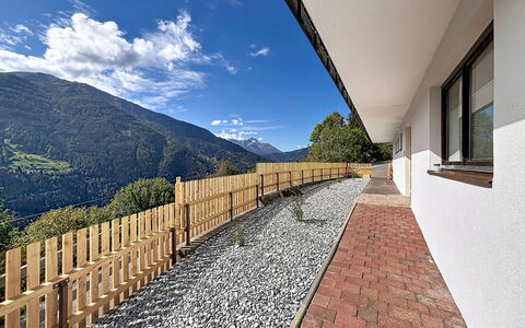Gästehaus Kurz: Flooring, Bedroom, Bedding, Bed, Bed Frame, Linens, Bed Sheet, Hardwood, Mattress, Wood Flooring