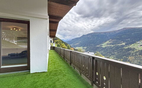 Gästehaus Kurz: Flooring, Bedroom, Bedding, Bed, Bed Frame, Linens, Bed Sheet, Hardwood, Mattress, Wood Flooring