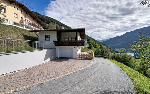 Gästehaus Kurz: Flooring, Bedroom, Bedding, Bed, Bed Frame, Linens, Bed Sheet, Hardwood, Mattress, Wood Flooring