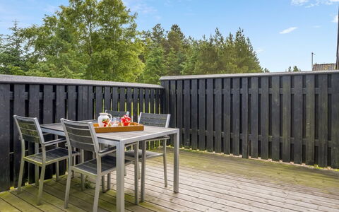 Thiokk - 1.5Km from the Sea: Flooring, Bedroom, Bedding, Bed, Bed Frame, Linens, Bed Sheet, Hardwood, Mattress, Wood Flooring