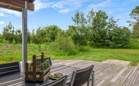 Thiokk - 1.5Km from the Sea: Flooring, Bedroom, Bedding, Bed, Bed Frame, Linens, Bed Sheet, Hardwood, Mattress, Wood Flooring