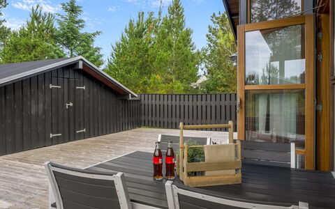 Thiokk - 1.5Km from the Sea: Flooring, Bedroom, Bedding, Bed, Bed Frame, Linens, Bed Sheet, Hardwood, Mattress, Wood Flooring