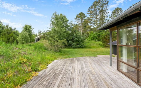 Thiokk - 1.5Km from the Sea: Flooring, Bedroom, Bedding, Bed, Bed Frame, Linens, Bed Sheet, Hardwood, Mattress, Wood Flooring