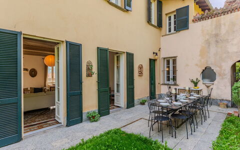 Pergola: Flooring, Bedroom, Bedding, Bed, Bed Frame, Linens, Bed Sheet, Hardwood, Mattress, Wood Flooring