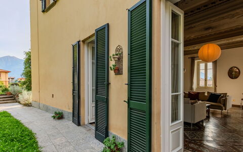 Pergola: Flooring, Bedroom, Bedding, Bed, Bed Frame, Linens, Bed Sheet, Hardwood, Mattress, Wood Flooring