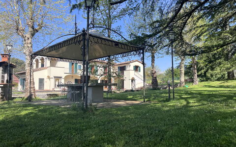 Villa Il Parco: Shade, Gazebo, Pavilion, Outdoor Structure, Garden, Yard, Canopy, Lawn, Park, Pergola