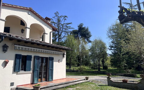 Villa Il Parco: House, Home, Door, Lawn, Estate, Shade, Garden, Yard, Hacienda, Farmhouse