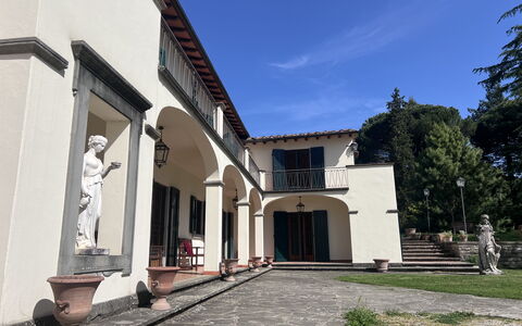 Villa Il Parco: Door, Estate, Shade, Hacienda, Driveway, Courtyard, Stairs, Mansion, Villa, Balcony