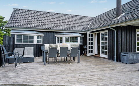 Erikgine - 900M from the Sea: Flooring, Bedroom, Bedding, Bed, Bed Frame, Linens, Bed Sheet, Hardwood, Mattress, Wood Flooring