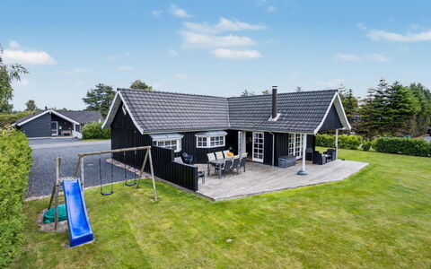 Erikgine - 900M from the Sea: Flooring, Bedroom, Bedding, Bed, Bed Frame, Linens, Bed Sheet, Hardwood, Mattress, Wood Flooring