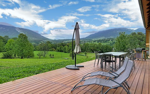 La Grange à Luc: Flooring, Bedroom, Bedding, Bed, Bed Frame, Linens, Bed Sheet, Hardwood, Mattress, Wood Flooring