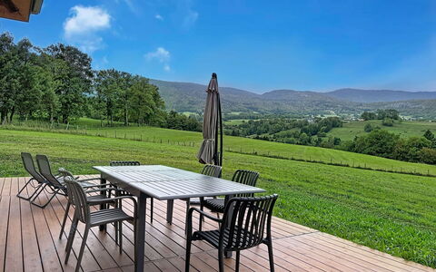 La Grange à Luc: Flooring, Bedroom, Bedding, Bed, Bed Frame, Linens, Bed Sheet, Hardwood, Mattress, Wood Flooring