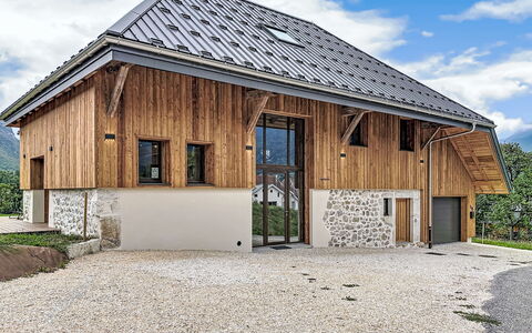 La Grange à Luc: Flooring, Bedroom, Bedding, Bed, Bed Frame, Linens, Bed Sheet, Hardwood, Mattress, Wood Flooring
