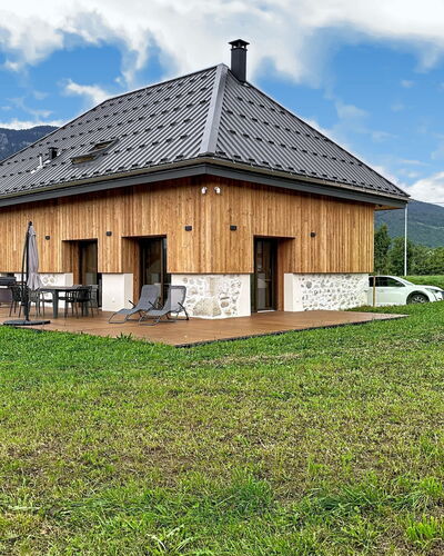 La Grange à Luc: Wood, Cottage, Siding, Log Cabin, Wood Stain, Hardwood, Plank, Lumber, Natural Material, Garden Buildings