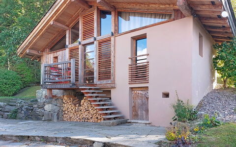 Le Hameau: Flooring, Bedroom, Bedding, Bed, Bed Frame, Linens, Bed Sheet, Hardwood, Mattress, Wood Flooring