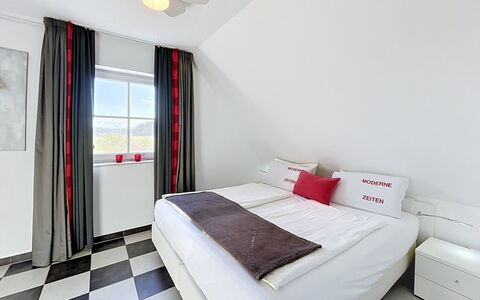 Moderne Zeiten: Bedroom, Hotel, Bed, Bedding
