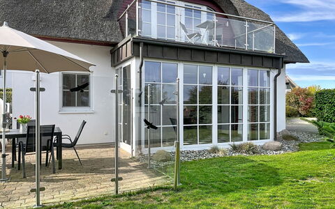 Moderne Zeiten: Porch, Roof, Home, Door, Cottage, Balcony, Chair, Outdoor Furniture, Garden, Shade