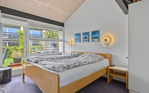 Kielo - 700M from the Sea: Interior Design, Apartment, Ceiling, Room, Hardwood, Wood Stain, Design, Hotel, Bedroom, Daylighting
