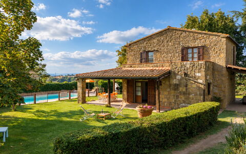Ortale a Pitigliano with Pool: Cottage, Farmhouse, Garden, Estate, Lawn, Yard, Villa, Landscaping, Backyard, Hacienda