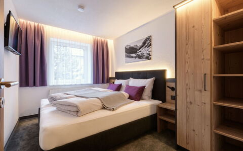 Augl'S Hof: Interior Design, Bedroom, Bed, Room, Apartment, Bed Frame, Suite, Ceiling, Bedding, Hotel