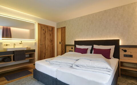 Augl'S Hof: Interior Design, Flooring, Ceiling, Floor, Bedroom, Room, Bed, Bed Frame, Apartment, Suite