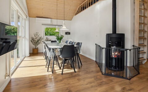Elle: Flooring, Interior Design, Floor, Wood Flooring, Wood, Furniture, Ceiling, Laminate Flooring, Lighting, Home