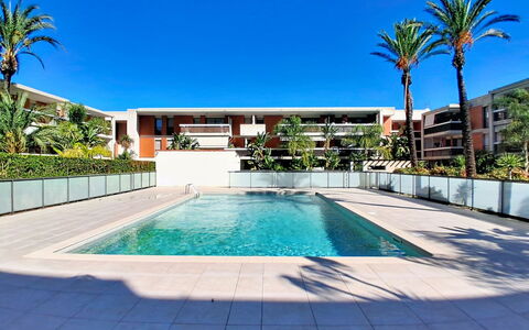 Le Royal Cap: Swimming Pool, Residential Area, Resort, Apartment, Shade, Eco Hotel, Hotel, Estate, Hacienda