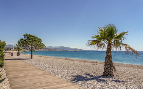 Le Royal Cap: Blue, Body Of Water, Coast, Beach, Coastal And Oceanic Landforms, Shore, Sea, Horizon, Sand, Bank