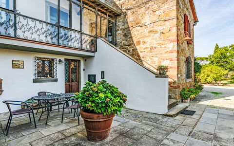 Podere degli Ulivi: Swimming Pool, Outdoor Furniture, Garden, Furniture, Resort, Shade, Eco Hotel, Backyard, Leisure, Chair