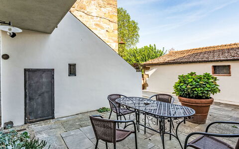 Podere degli Ulivi: Swimming Pool, Outdoor Furniture, Garden, Furniture, Resort, Shade, Eco Hotel, Backyard, Leisure, Chair