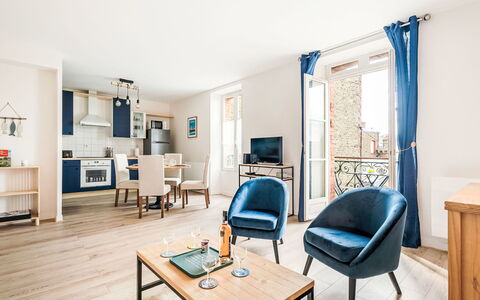 L'Emerillon: Furniture, Interior Design, Flooring, Apartment, Chair, Floor, Room, Living Room, Wood Flooring, Hardwood