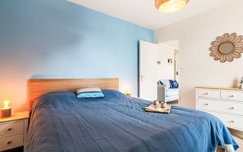L'Emerillon: Blue, Bed, Bedroom, Furniture, Interior Design, Bed Sheet, Bedding, Linens, Wood, Flooring