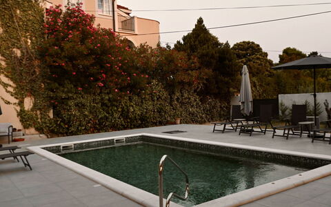 Grandpa Pouls Heritage, Heated Pool