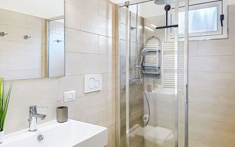 Carla: Bathroom, Plumbing Fixture, Flooring, Interior Design, Floor, Plumbing, Shower, Sink, Tap, Bathroom Sink