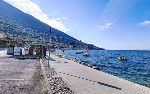 Casa al Lago: Mountainous Landforms, Coast, Coastal And Oceanic Landforms, Hill, Sea, Shore, Ocean, Mountain Range, Beach, Sound