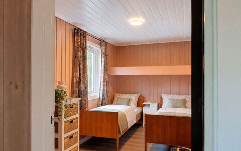 Porsmyr: Flooring, Floor, Interior Design, Wood, Bedroom, Furniture, Bed, Ceiling, Room, Bed Sheet
