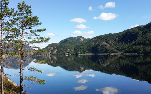 Porsmyr: Blue, Water, Water Resources, Mountainous Landforms, Mountain, Body Of Water, Green, Nature, Natural Environment, Natural Landscape